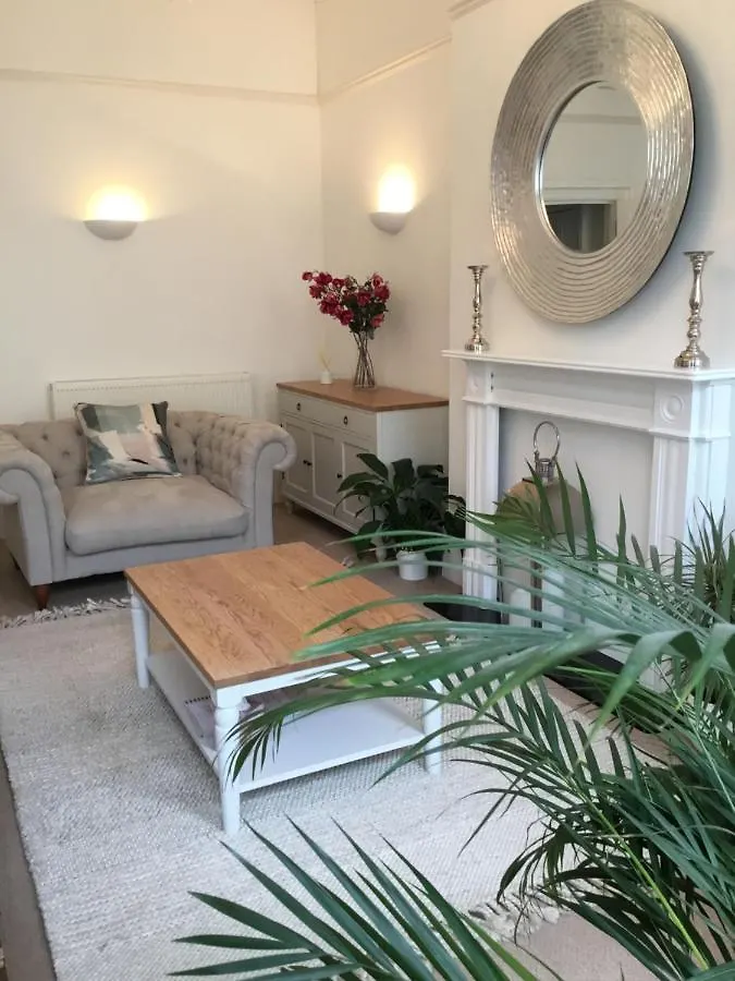 Luxury 1 Bed Flat With Balcony & Sea View Apartment Brighton