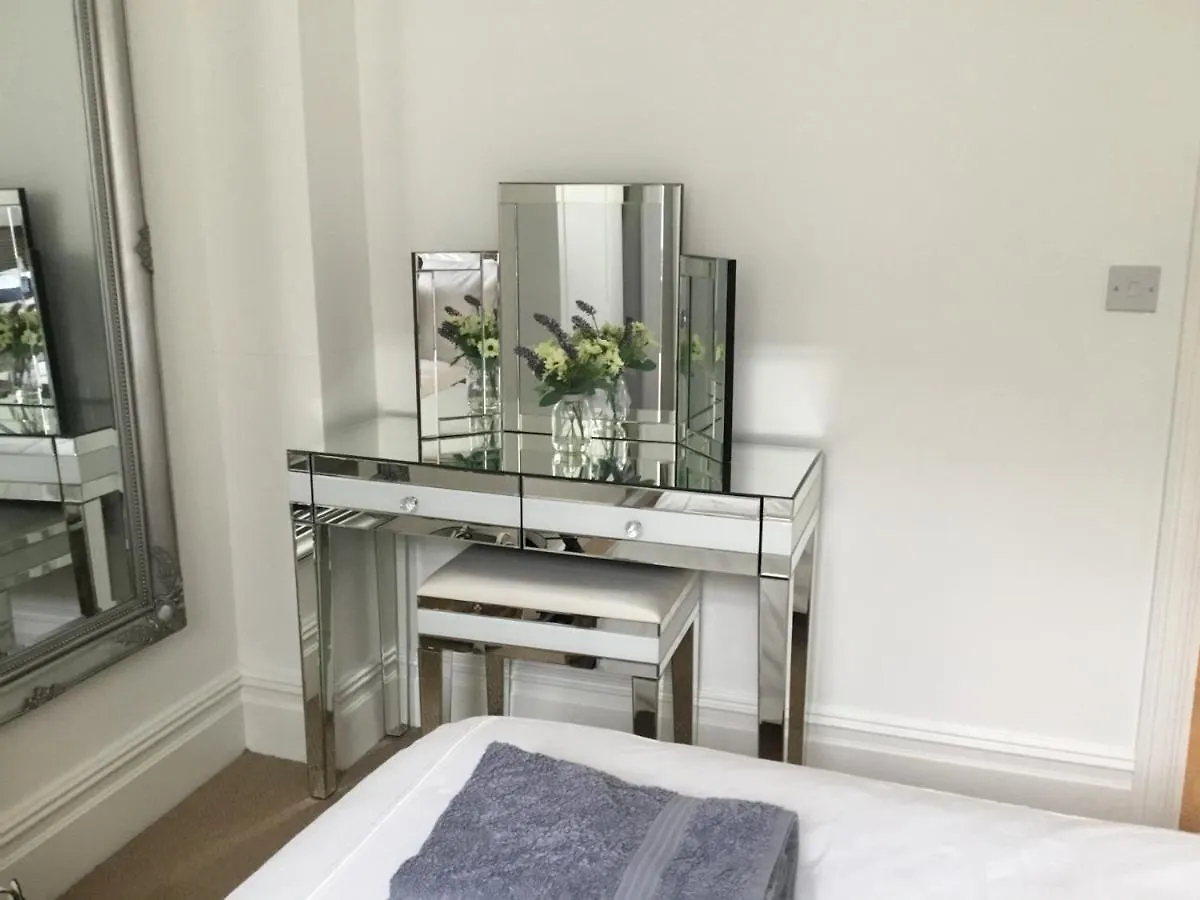 Luxury 1 Bed Flat With Balcony & Sea View Apartment Brighton